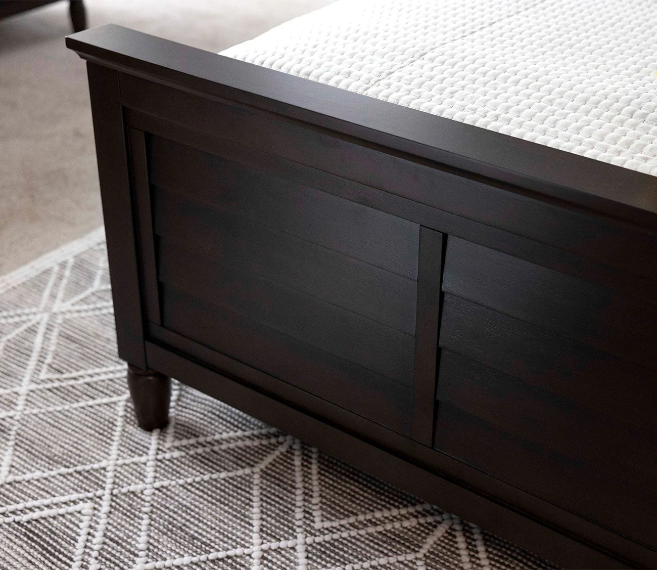 CM Home Delnoir Louvered Panel Bed - Image 12